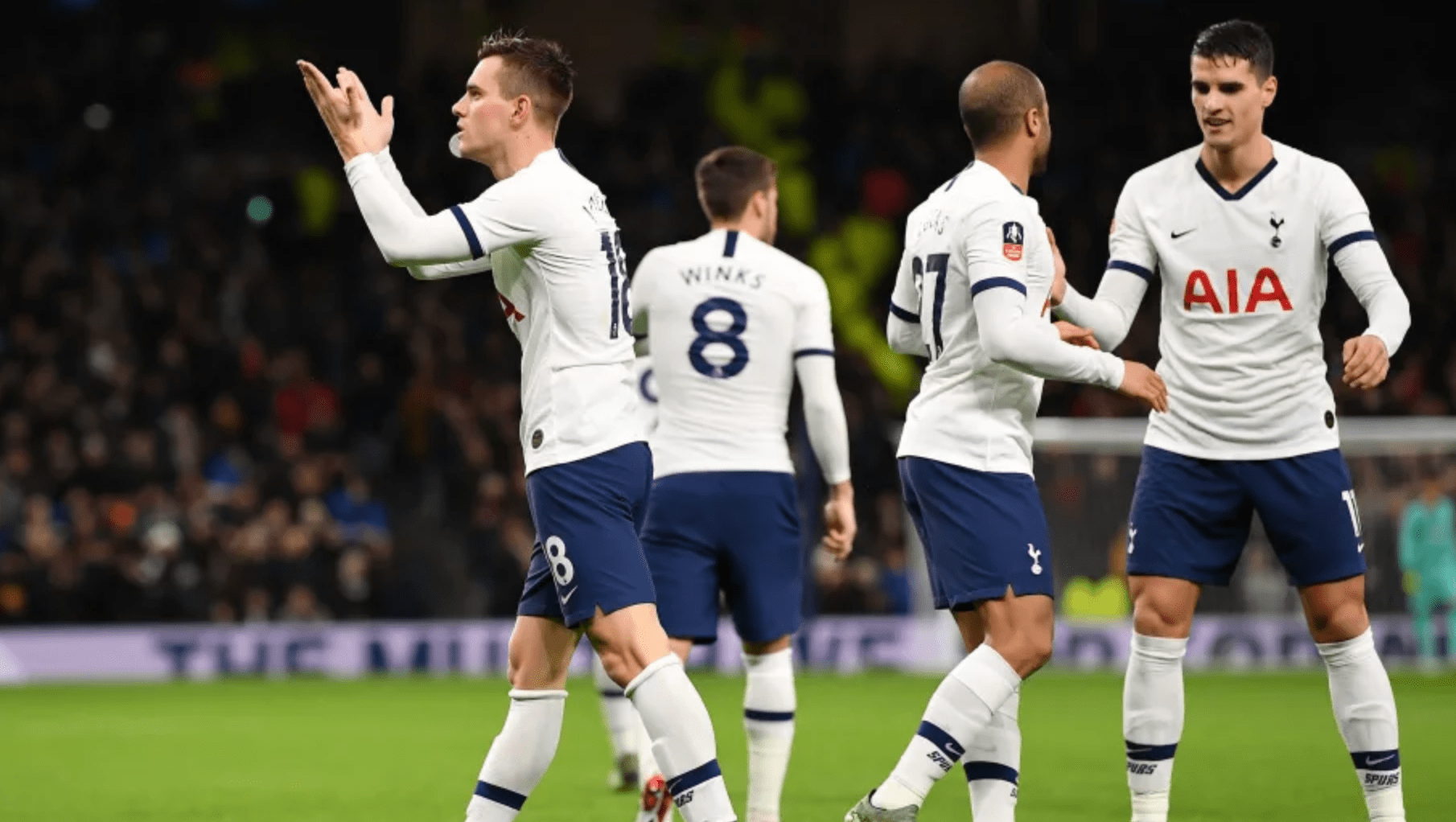 他的出现引 他的出现引